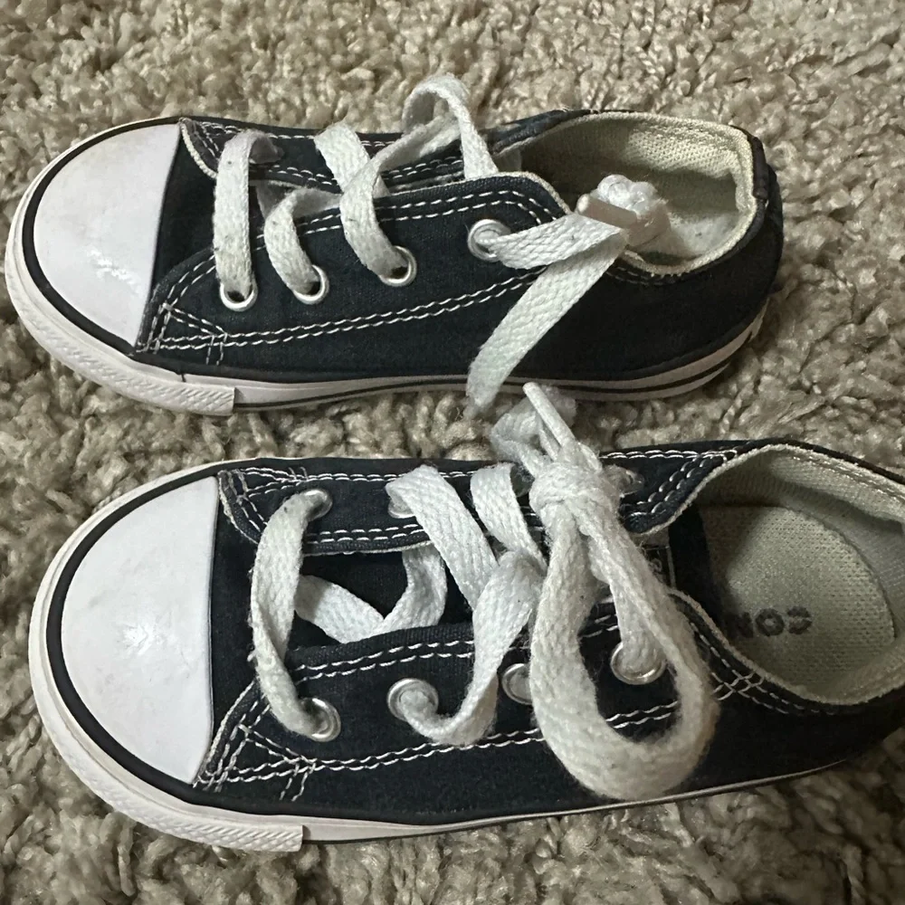 Toddler size 8 converse sneaker